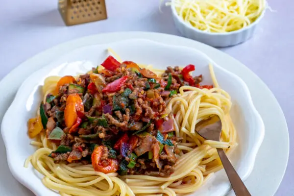 Spaghetti met rode saus van het huis