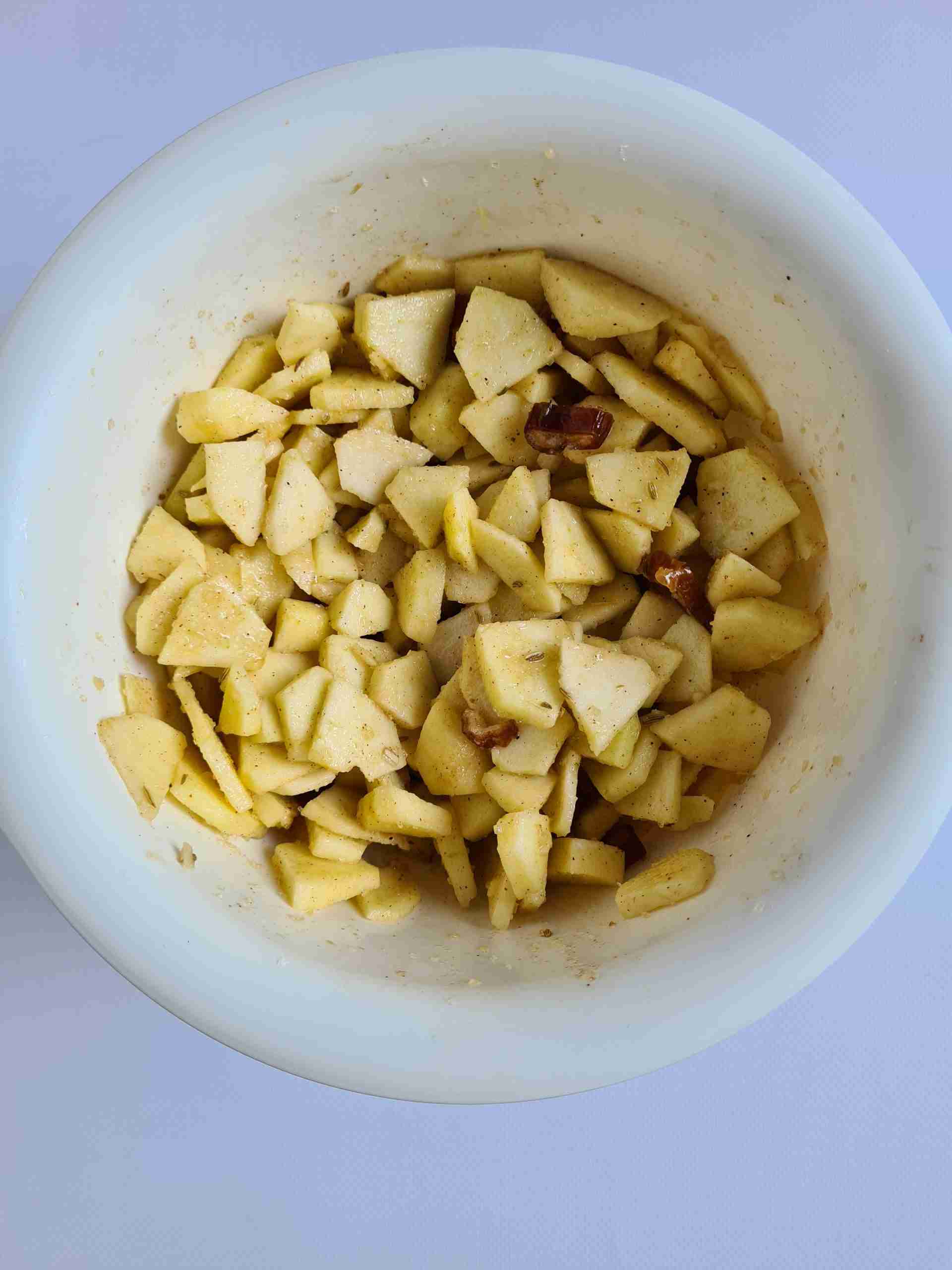 In een kom meng je de rietsuiker met Maizena, nootmuskaat en de venkel.