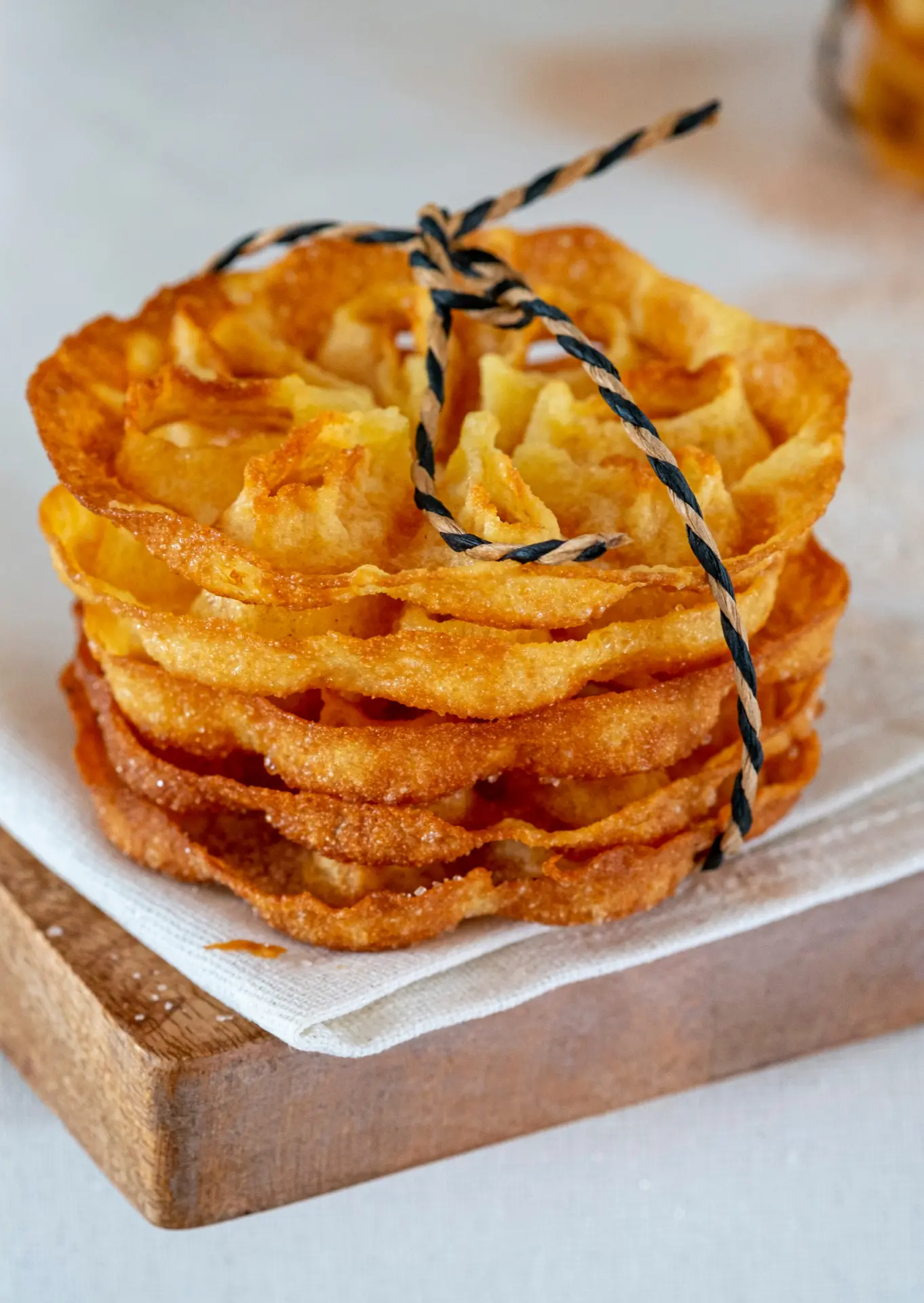 Filhoses maken in de vorm van een bloem