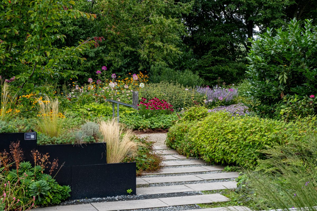 Met zoveel in je tuin heb je ook genoeg te doen.