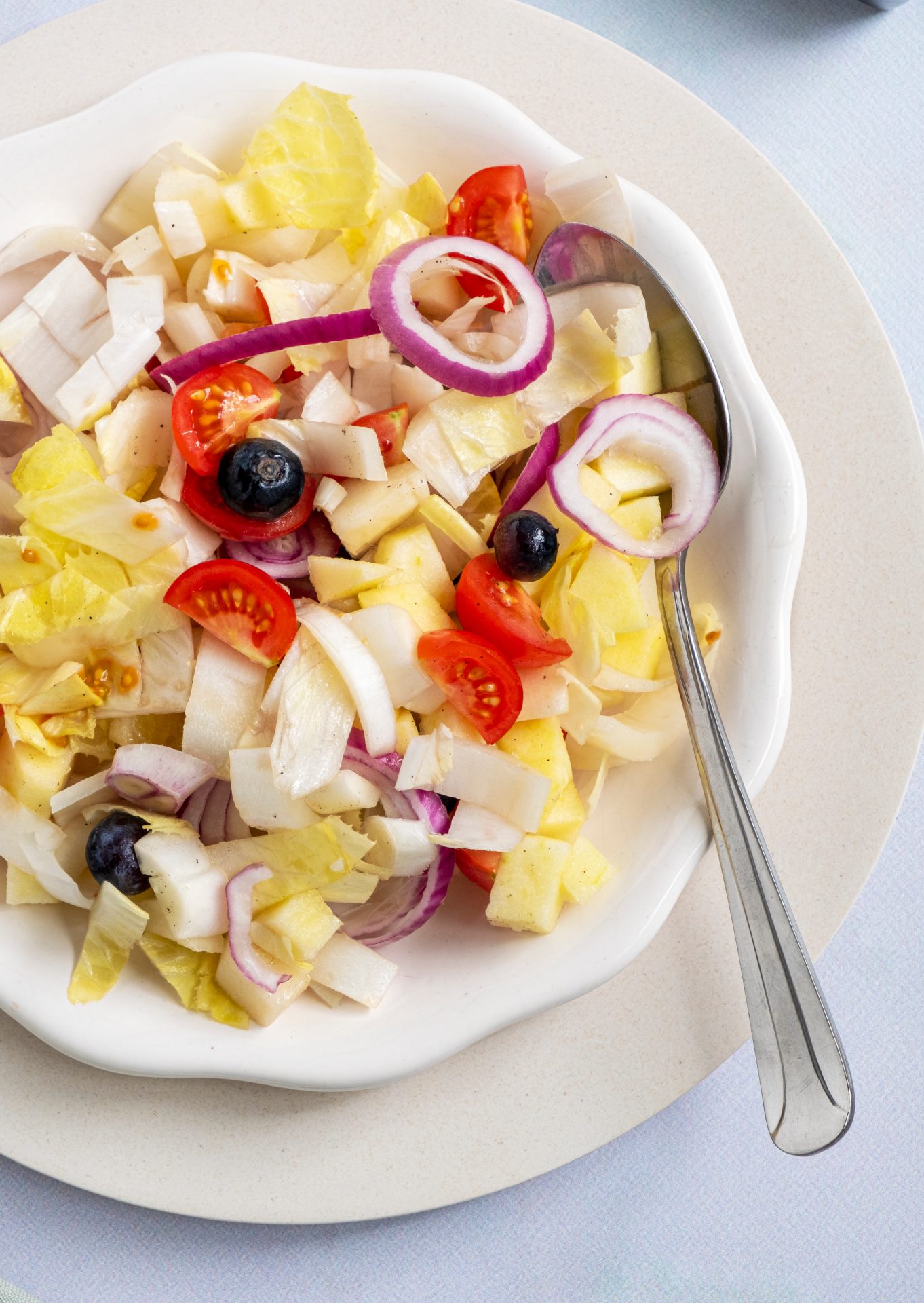 Gezonde witlofsalade met fruit