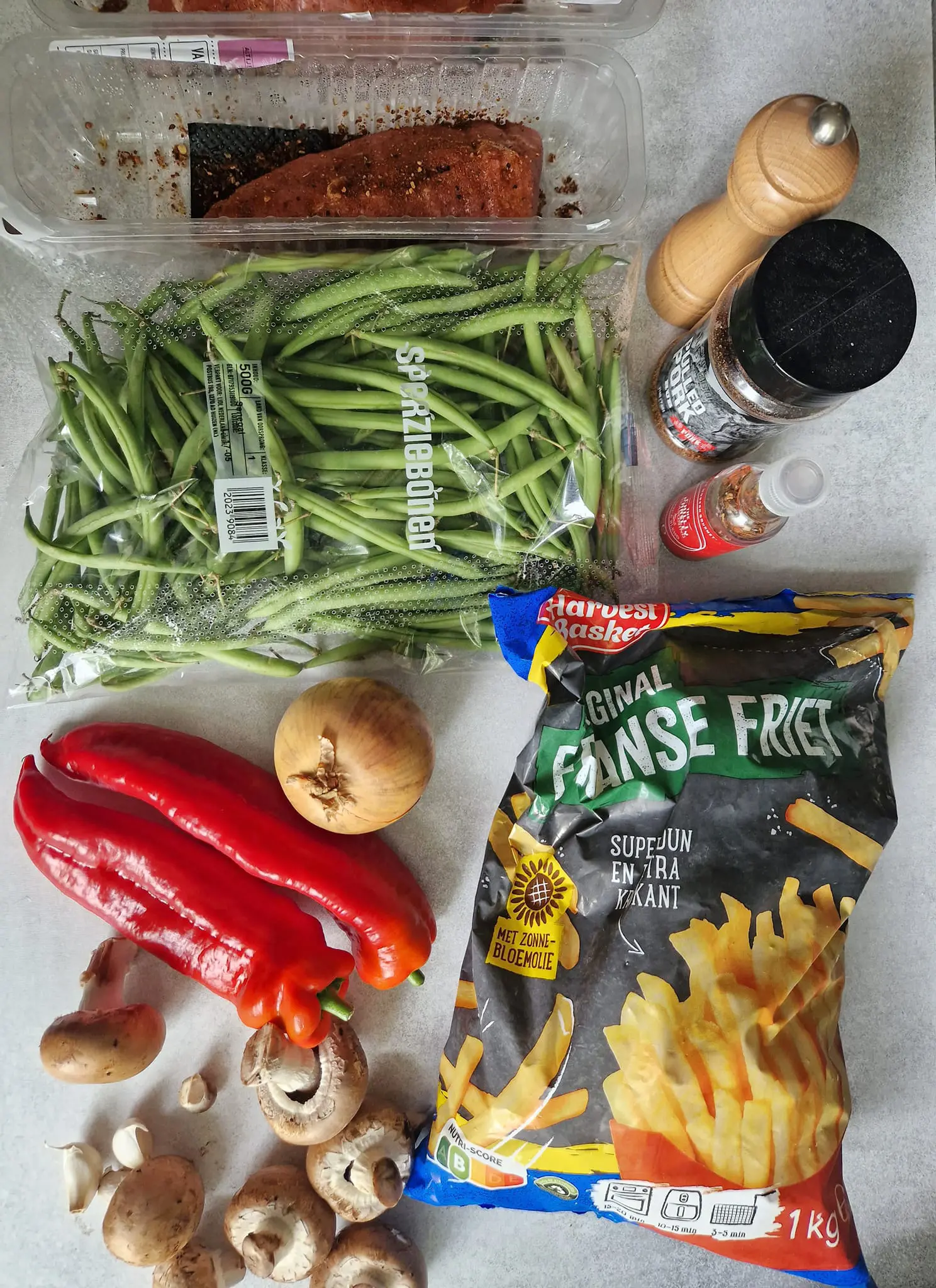 Ingrediënten: Varkenshaas met sperziebonen en frietjes voor 2 personen