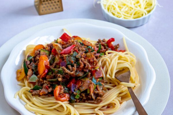 Spaghetti met rode saus van het huis