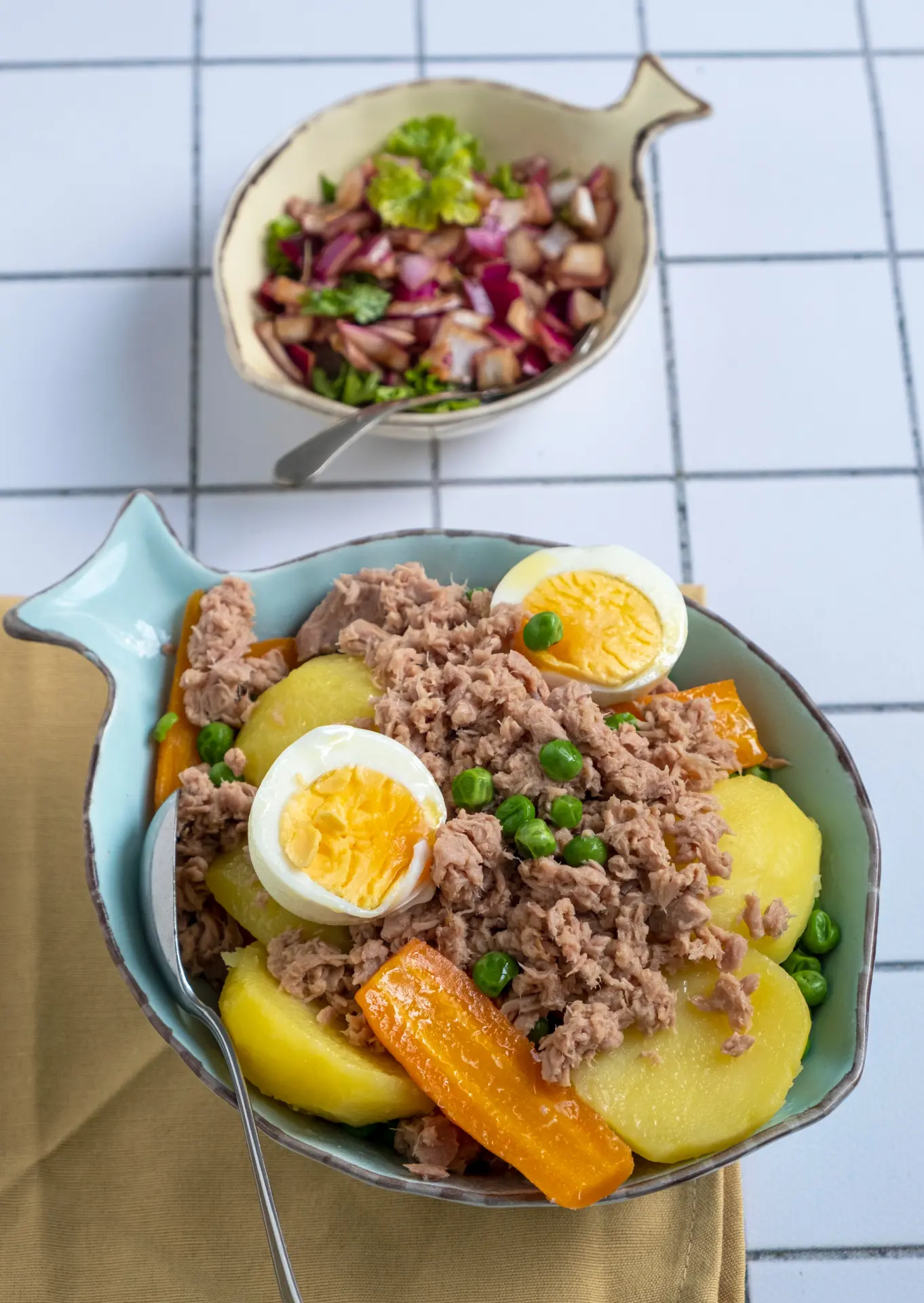 Tonijn met erwtjes, worteltjes en aardappelen