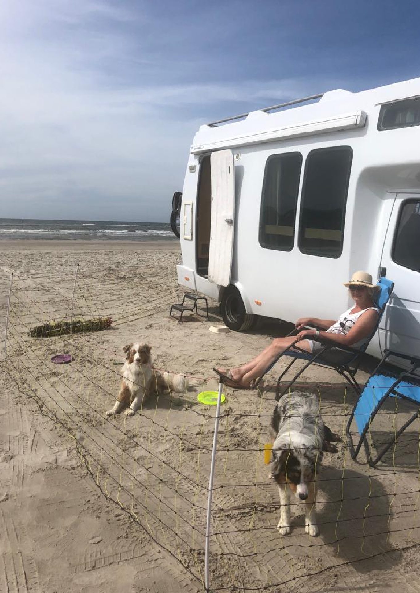Zomer met de camper op het strand in Denemarken