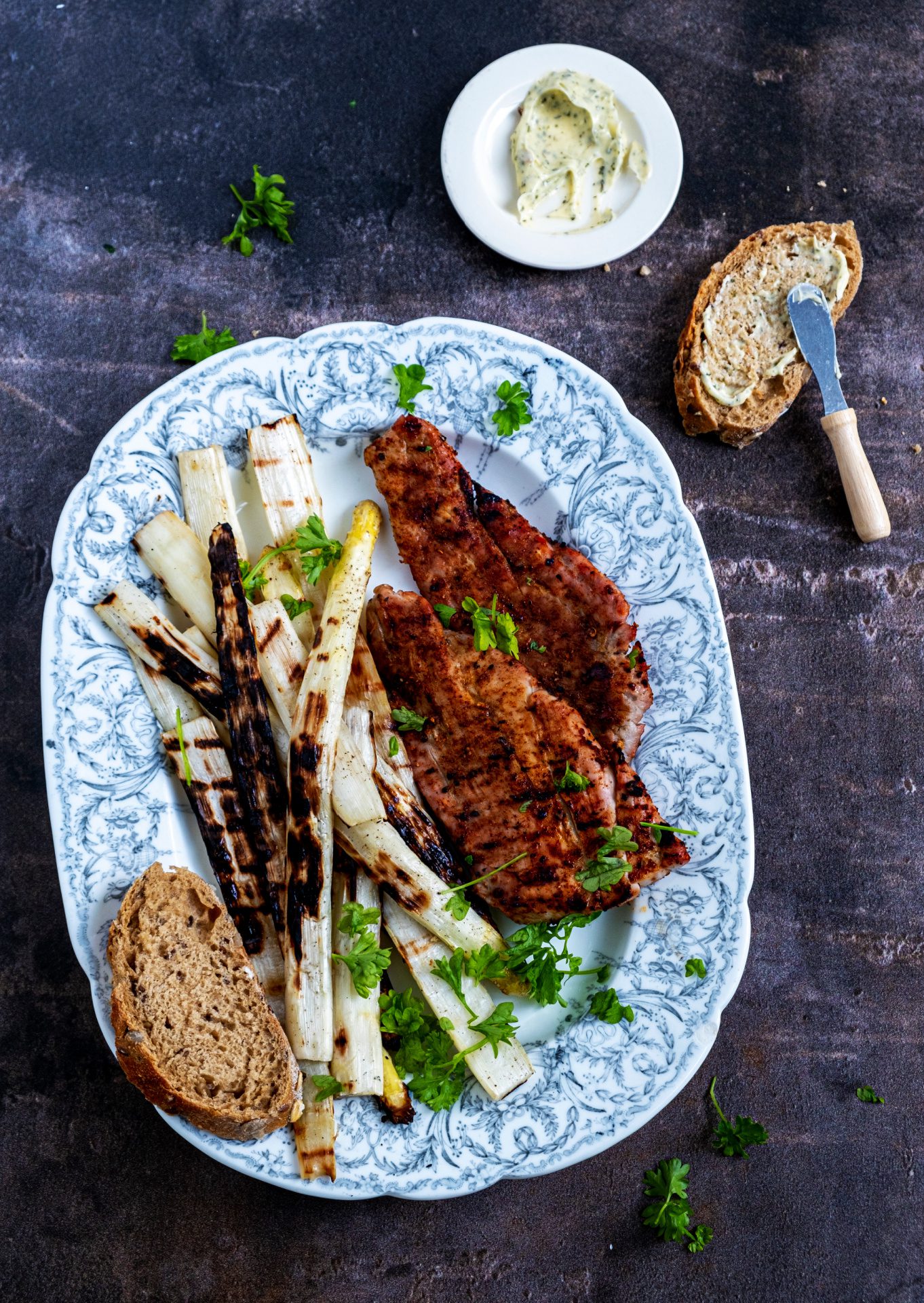 Asperges en varkenshaas van de kamado