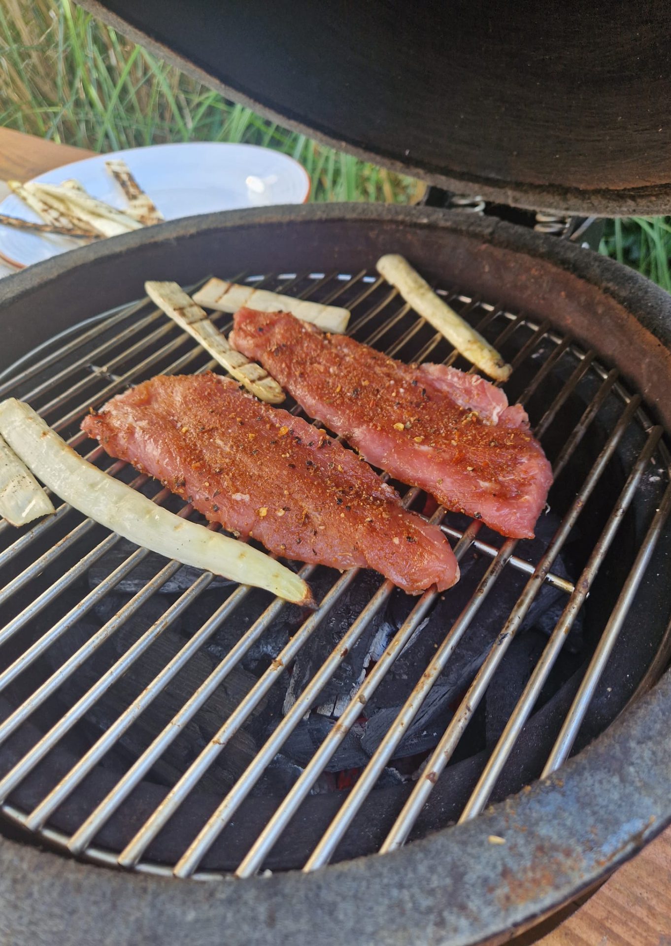 In de tussentijd kan de varkenshaas op de BBQ