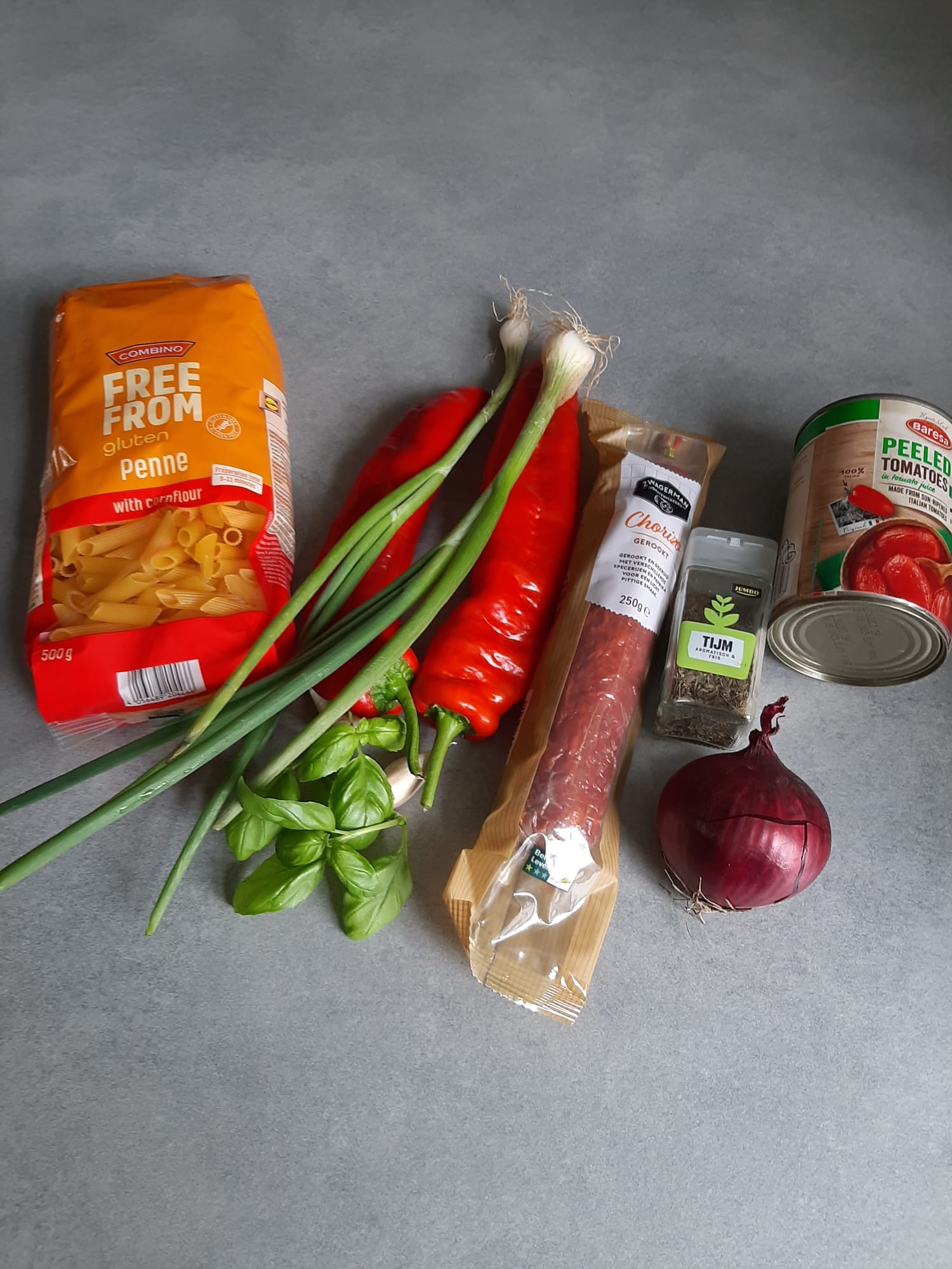Ingrediënten Pasta met saus van pittige worst voor 3 personen