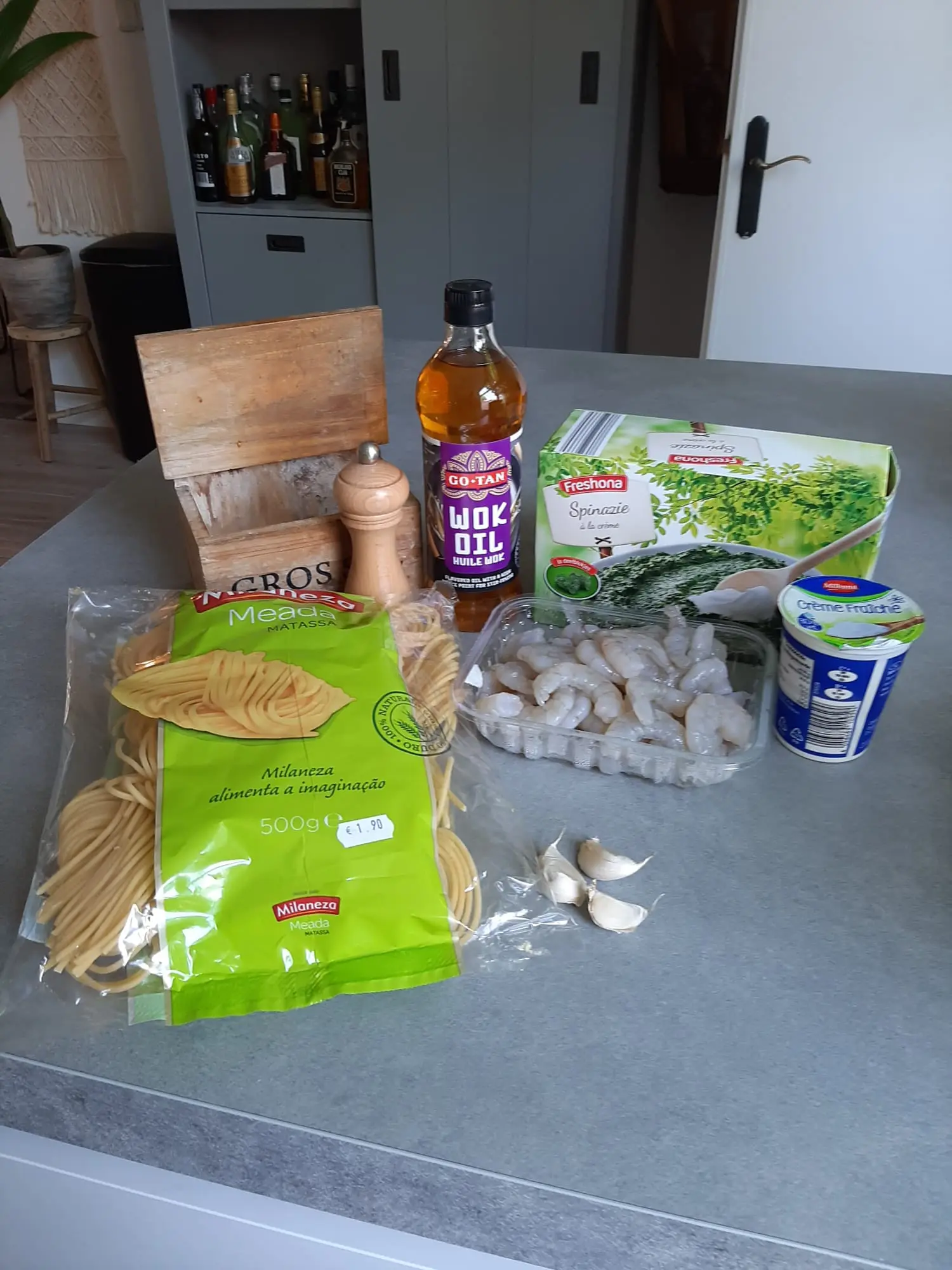 Ingrediënten Wok garnalen met pasta voor 2 personen