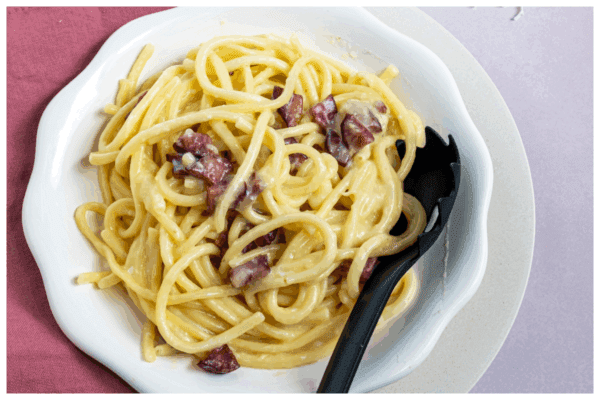 Pasta carbonara met frisse witlofsalade