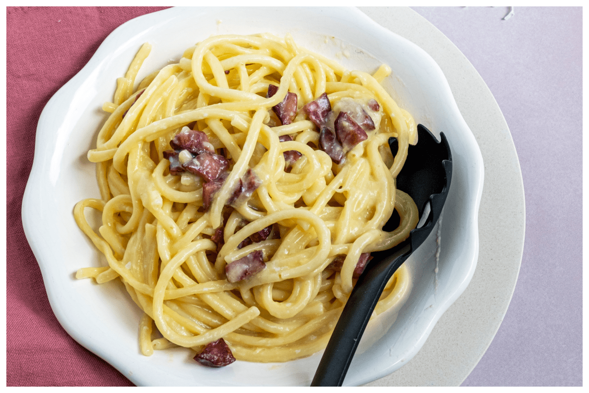 Pasta carbonara met frisse witlofsalade