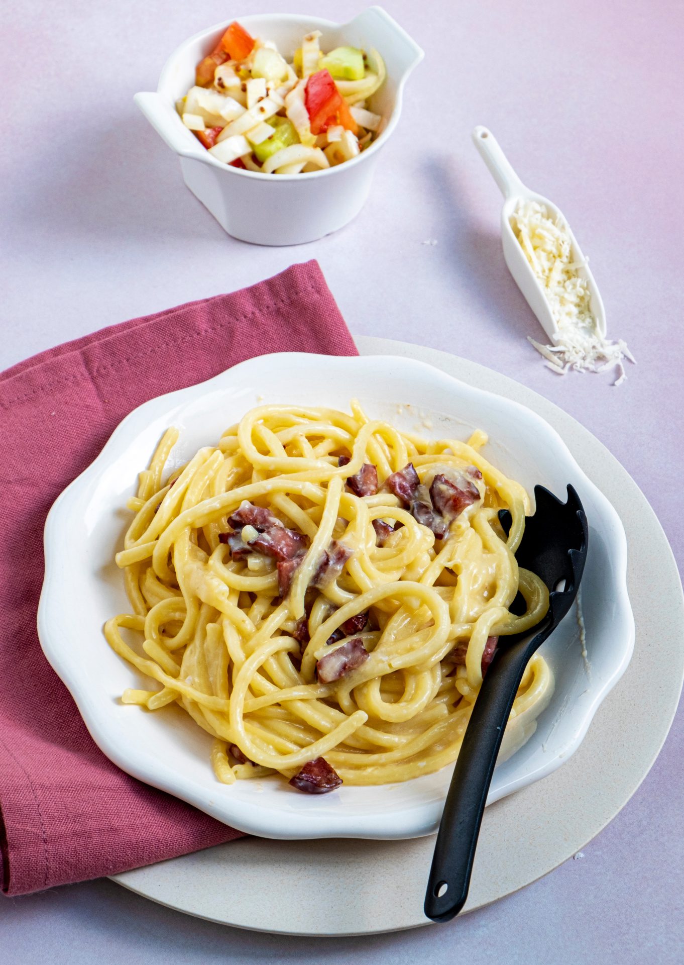 Pasta carbonara met frisse witlofsalade