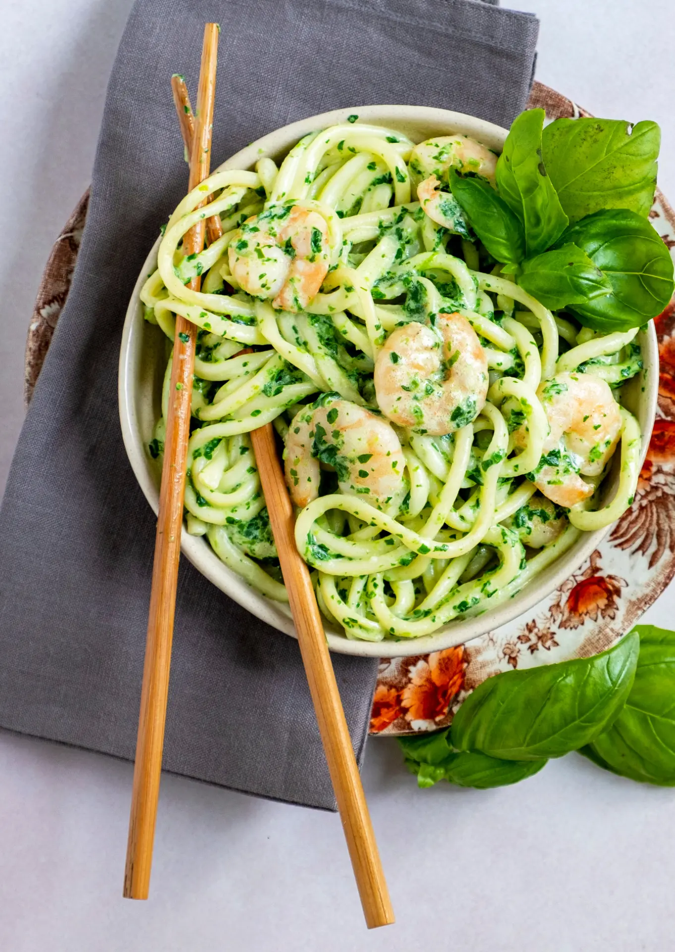 Wok garnalen met pasta en spinazie