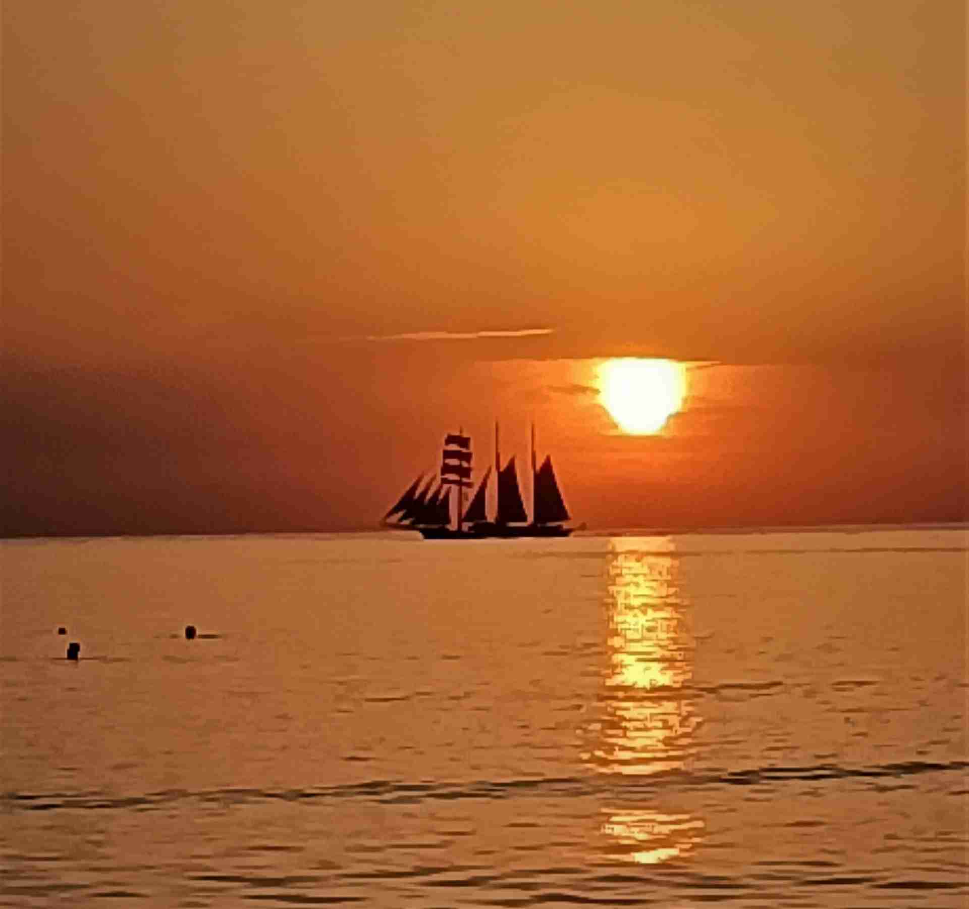 zonsondergangen vanaf mijn balkon in Zandvoort