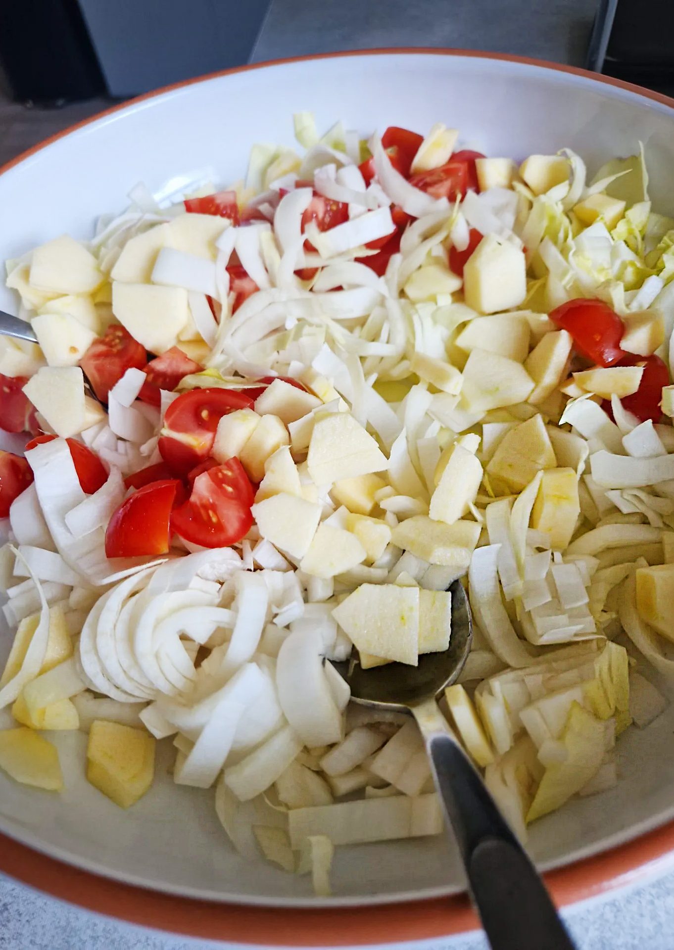 Gezonde witlofsalade met fruit