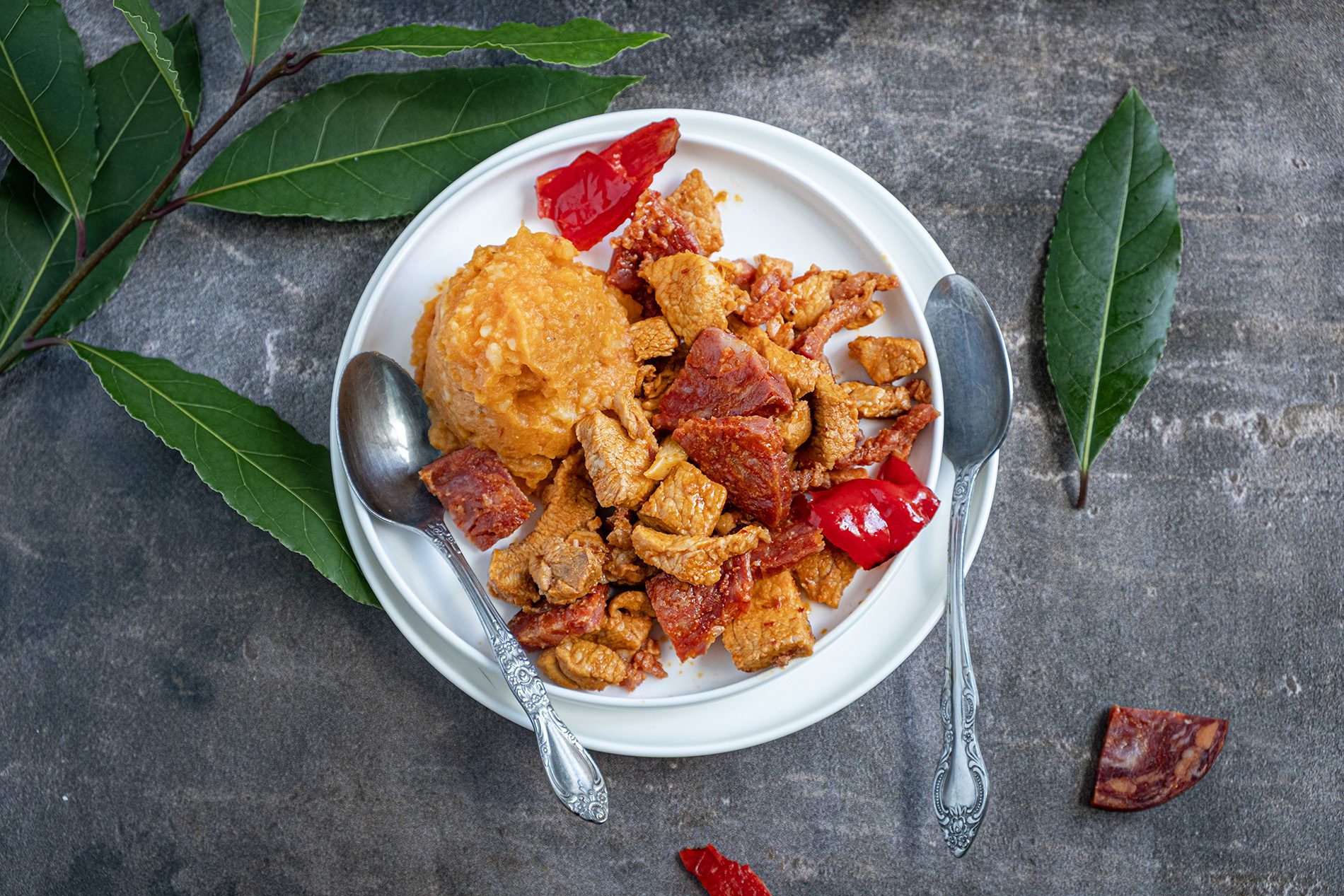 Carne de porco frita met aardappelpuree, Portugees recept