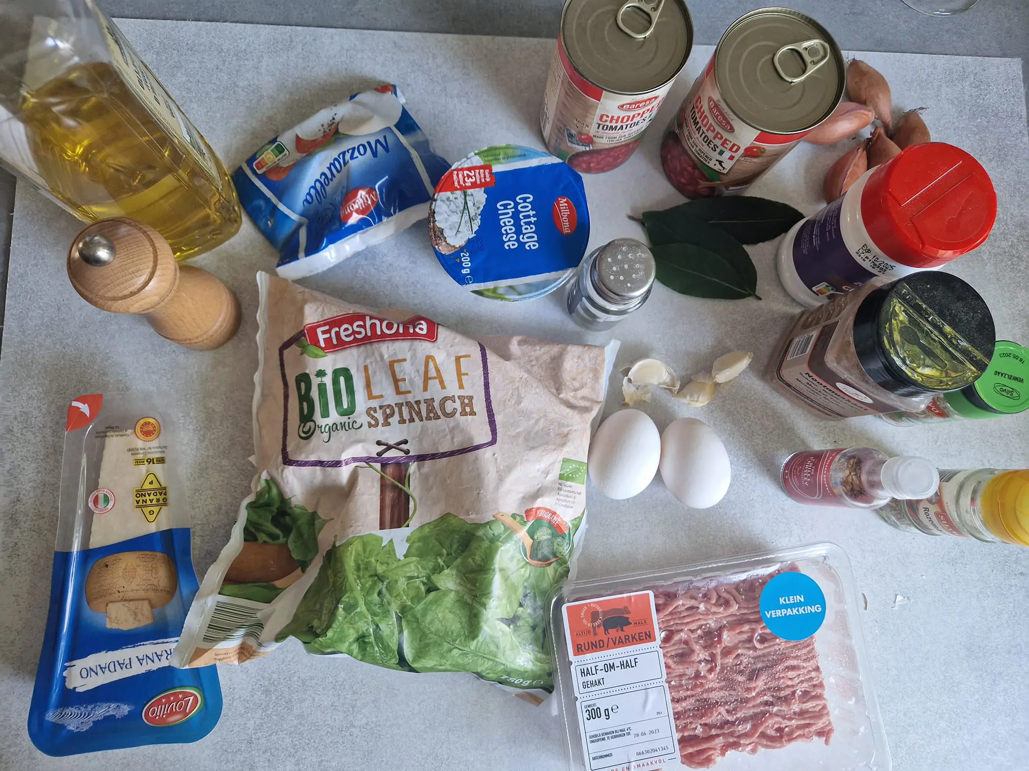 Ingrediënten voor 3 personen Spinazieschotel met gehakt en verschillende kazen