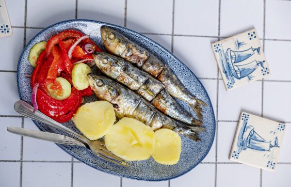 Sardientjes van de barbecue op Portugese wijze