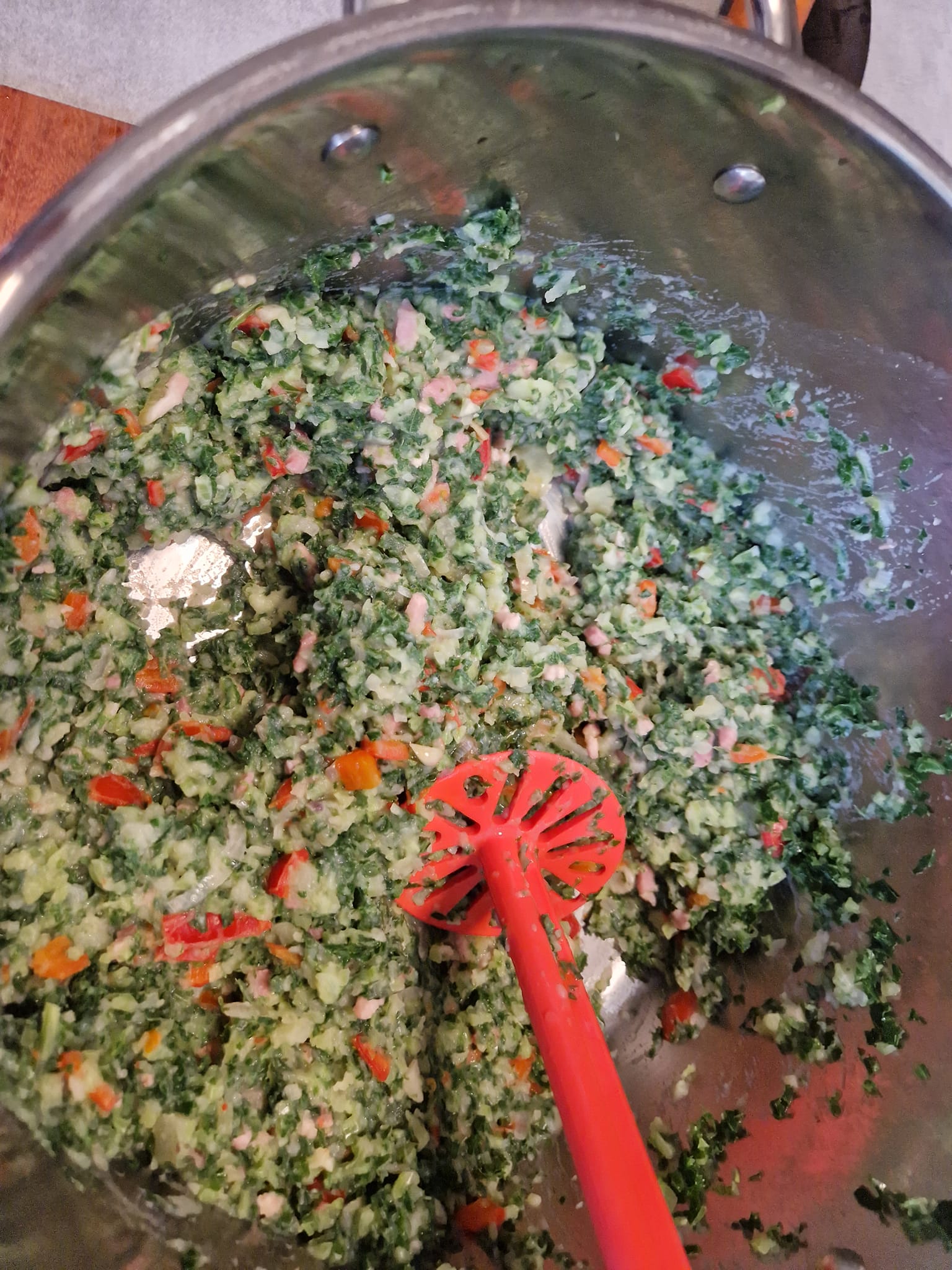 Zo maak je het Rijke boerenkoolstamppot met spekjes en rookworst