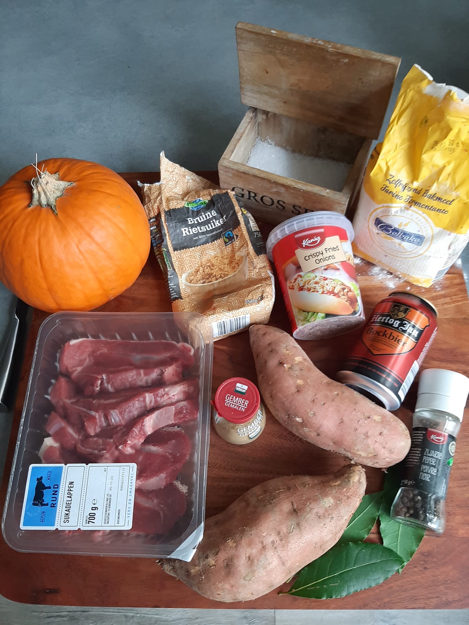Ingrediënten voor 2 a 3 personen Stoofpotje van sukadelappen en pompoen saus
