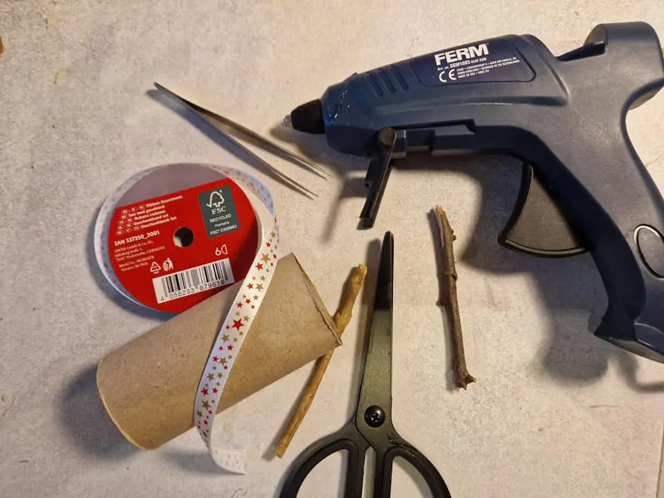 Benodigdheden Naamkaartjes kerst maken van wc-rollen