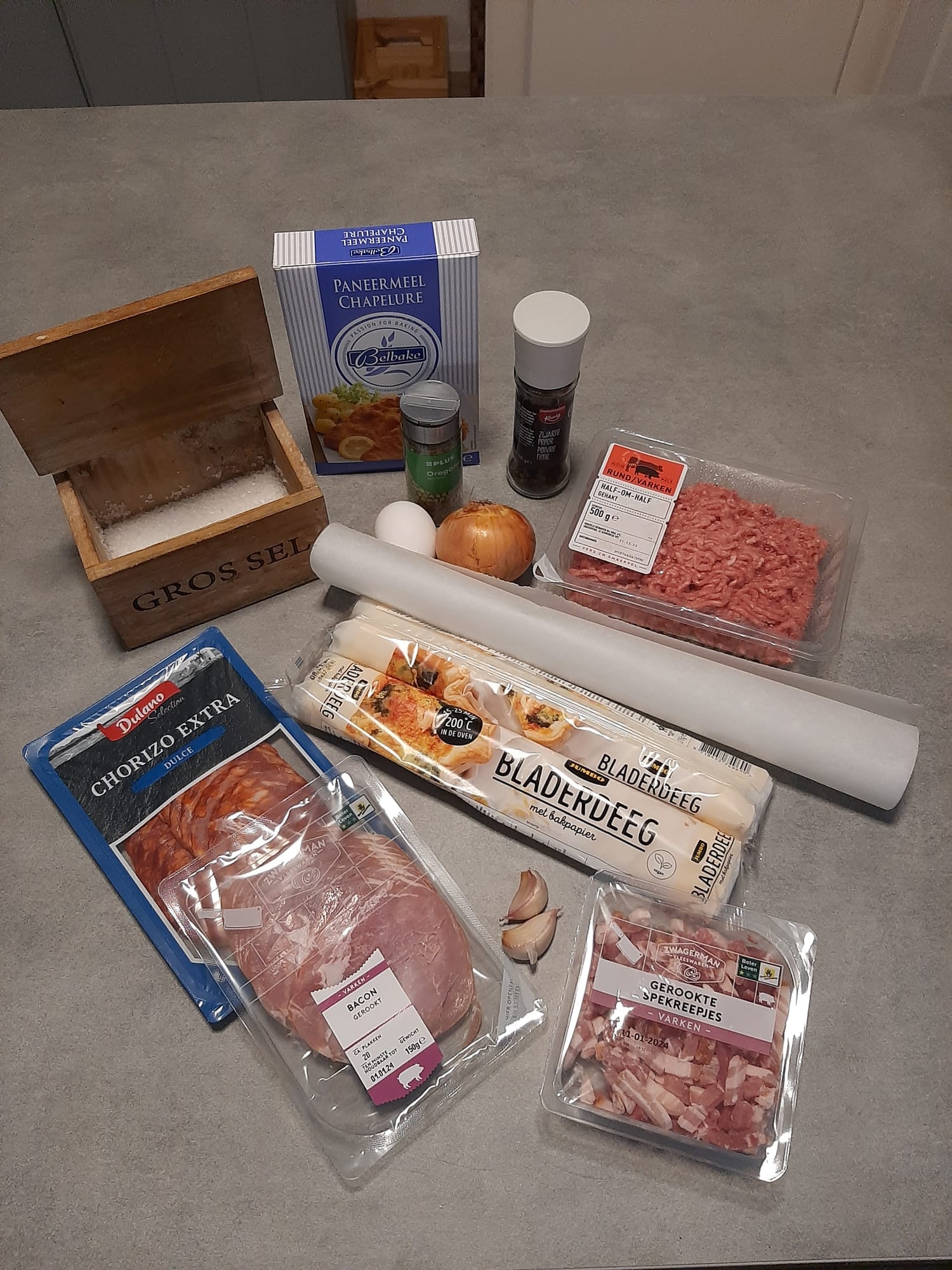 Ingrediënten voor 3 personen Luxe gehaktrol op Portugese wijze