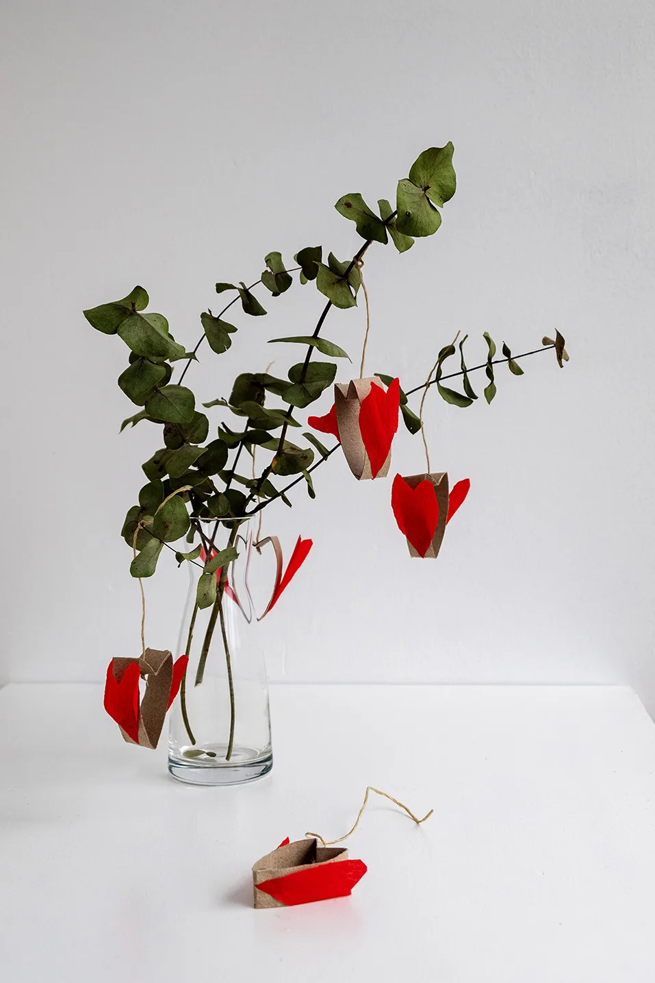 Decoratie hartjes van wc-rol