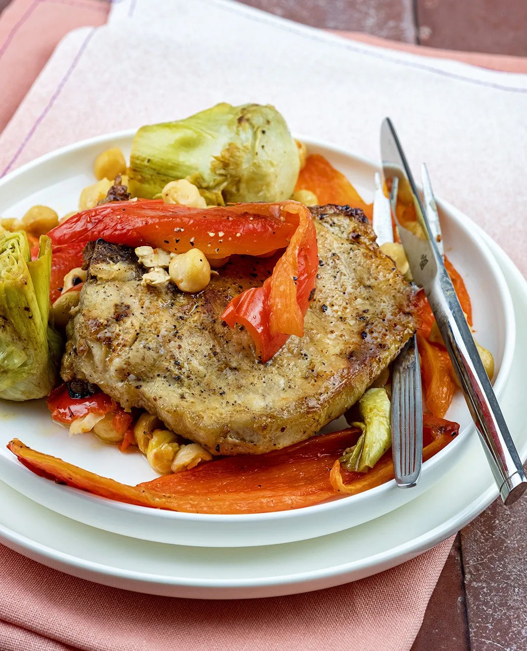 Ribkarbonades met puntpaprika's en artisjokken