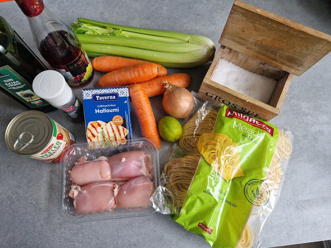 Ingrediënten voor 2 personen Kippendijen stoofpotje met pasta