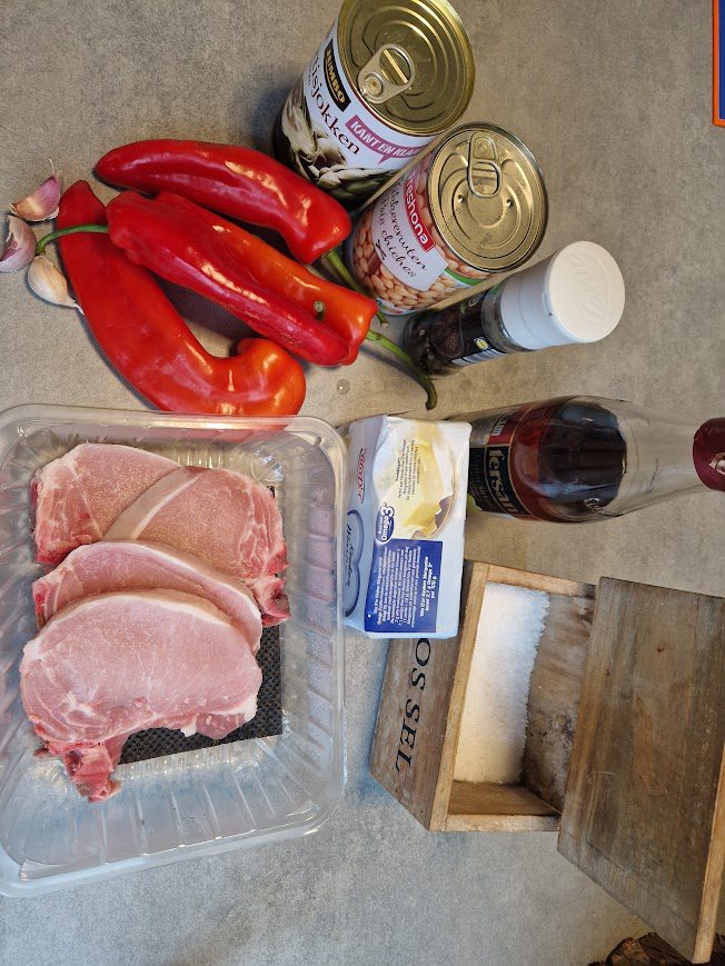 Ingrediënten voor 2 personen Ribkarbonades met puntpaprika en artisjokken