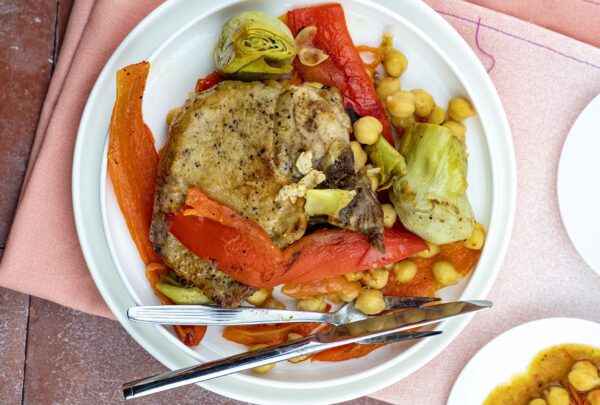 Ribkarbonades met puntpaprika’s en artisjokken