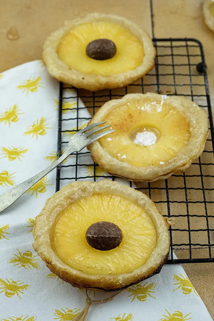 Bladerdeeg gebakjes met ananas