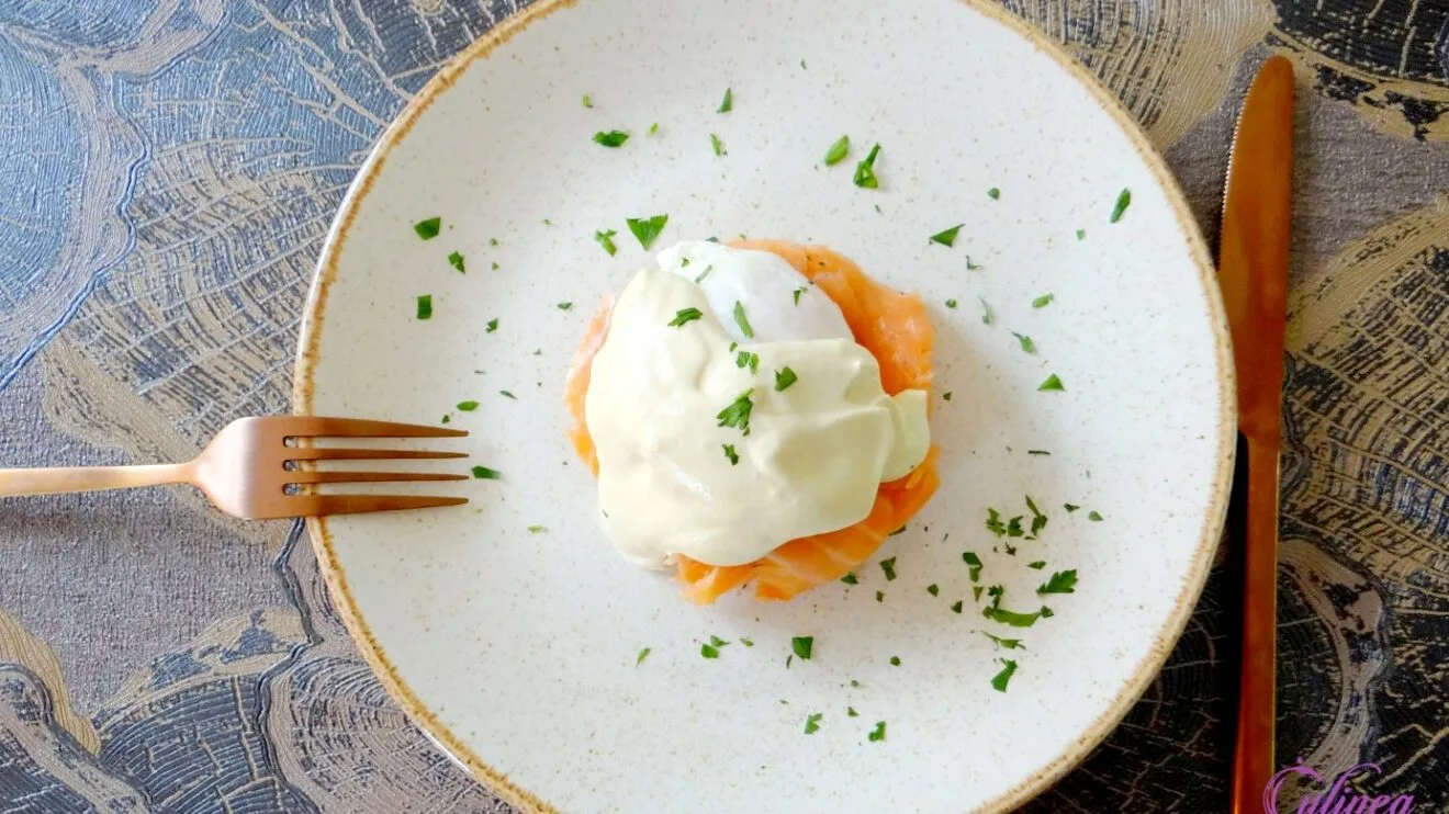 Eggs Benedict met gerookte zalm - Culinea Eggs Benedict met gerookte zalm