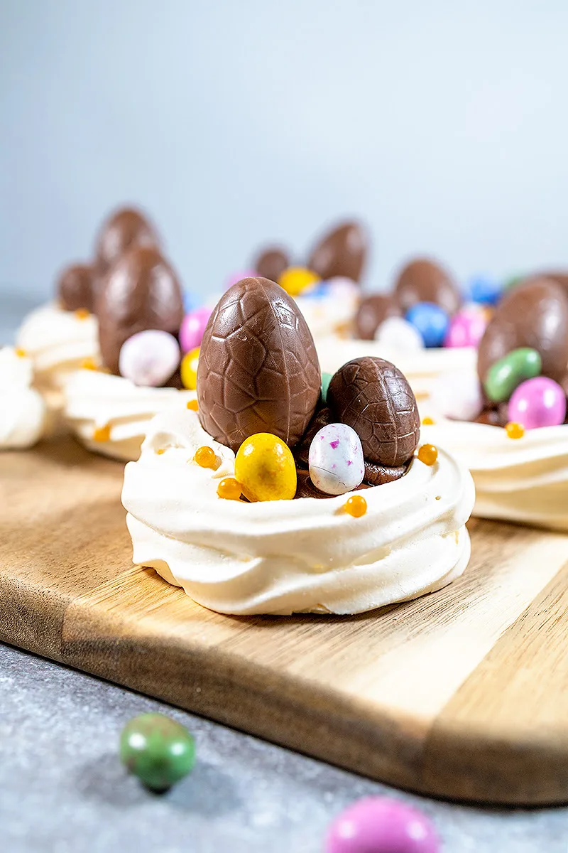 Pavlova nestjes met chocolade - van Ohmydish Pavlova nestjes met chocolade