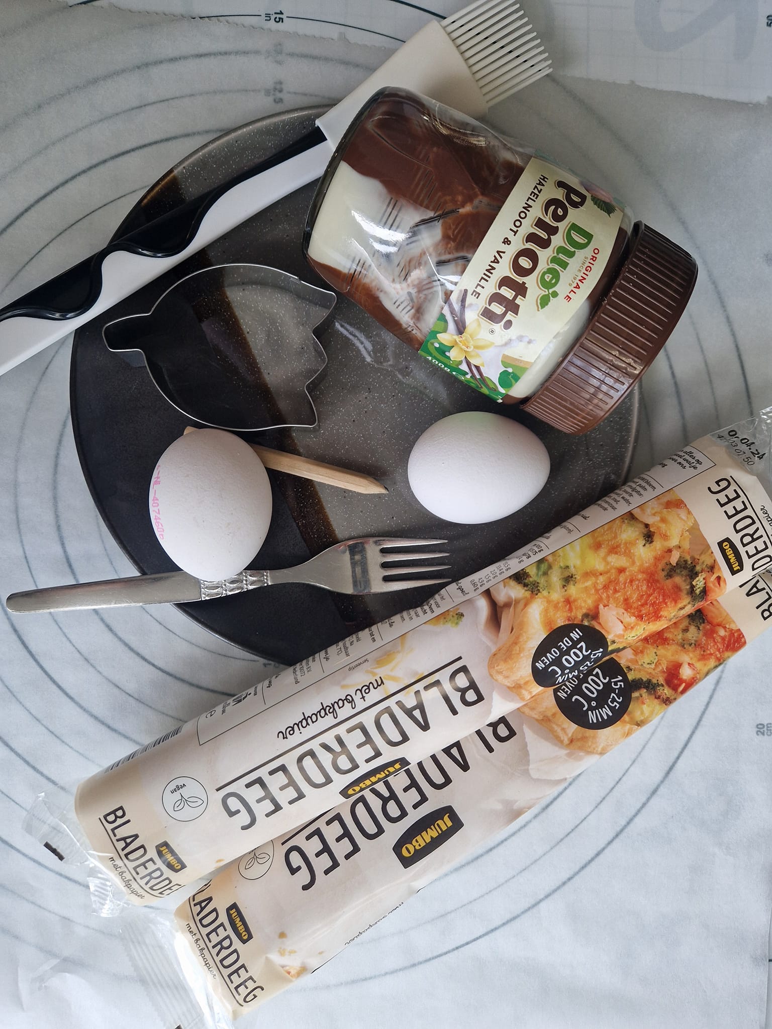 Ingrediënten Lente bladerdeegkrans met chocolade