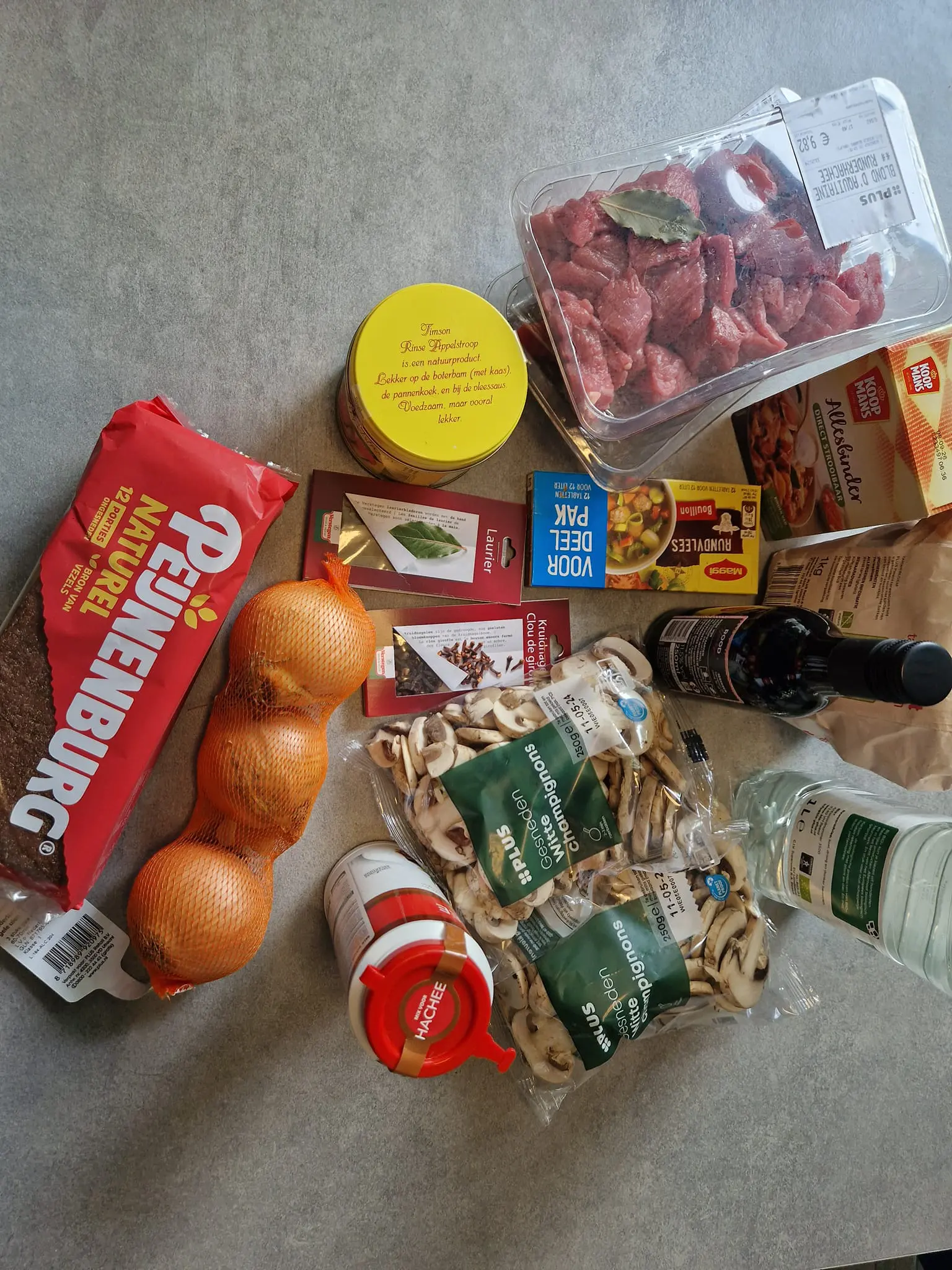 Ingrediënten voor 4-6 personen Limburgs zuurvlees