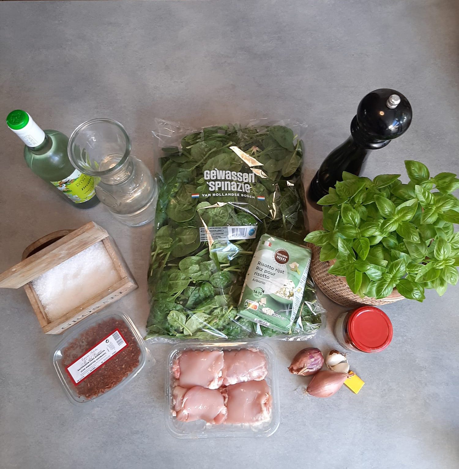 Ingrediënten voor 3 personen Kippendijen met risotto en verse spinazie