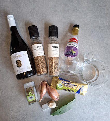 Ingrediënten voor 4 personen: Rode wijnsaus zelf maken