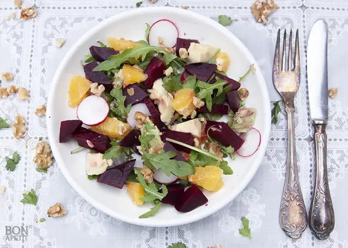 Favoriete salade van rode biet en avocado