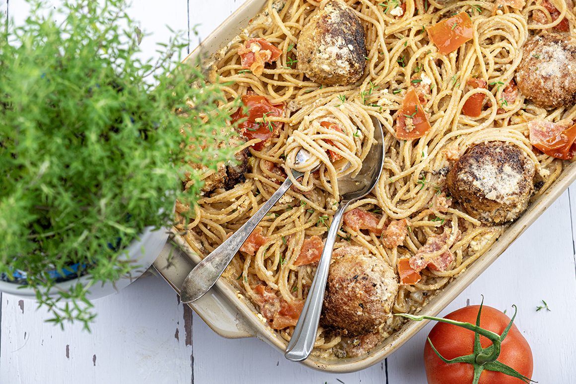 Feta pasta met gehaktballetjes en trostomaten||Aan de slag: Feta pasta (TikTok hit)|Feta pasta