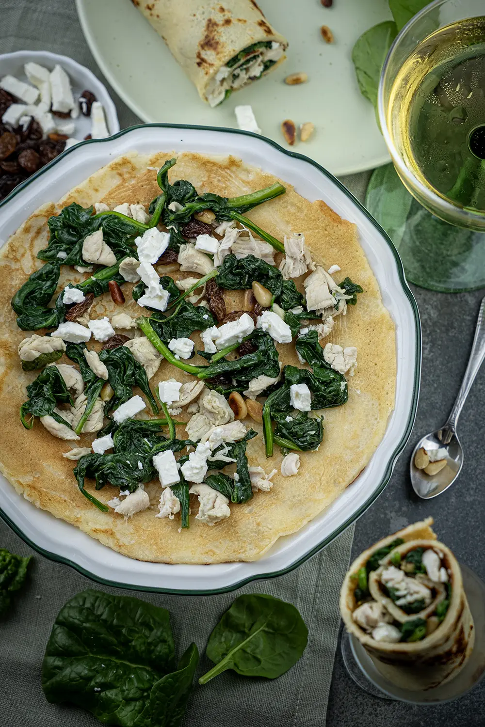 Pannenkoeken met kipfilet, spinazie en fetakaas. 