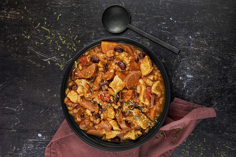 uien en knoflook voor een vijftal minuten.|Snel Stoofpotje met Karbonade en Salami|Snel Stoofpotje met Karbonade en Salami|Snel Stoofpotje met Karbonade en Salami|Ingrediënten voor 4 personen: Snel Stoofpotje