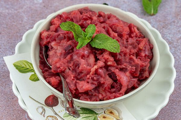 heerlijk!||Pureer dit met een stamper|De rode bietjes laat je uitlekken in een vergiet|bak daar de spekreepjes|Pureer dit met een stamper||Stamppot van rode bietjes