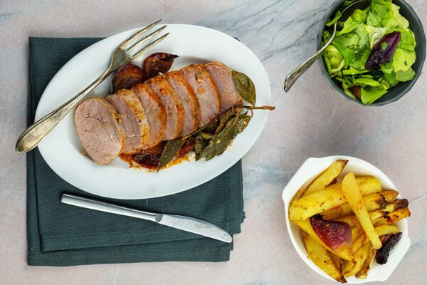 als je uien wat glazig zien|paprikapuree|Varkenshaas met paprikapuree|Varkenshaas met paprikapuree|Varkenshaas met paprikapuree|Ingrediënten voor 3 personen Varkenshaas met paprikapuree|mix de friet