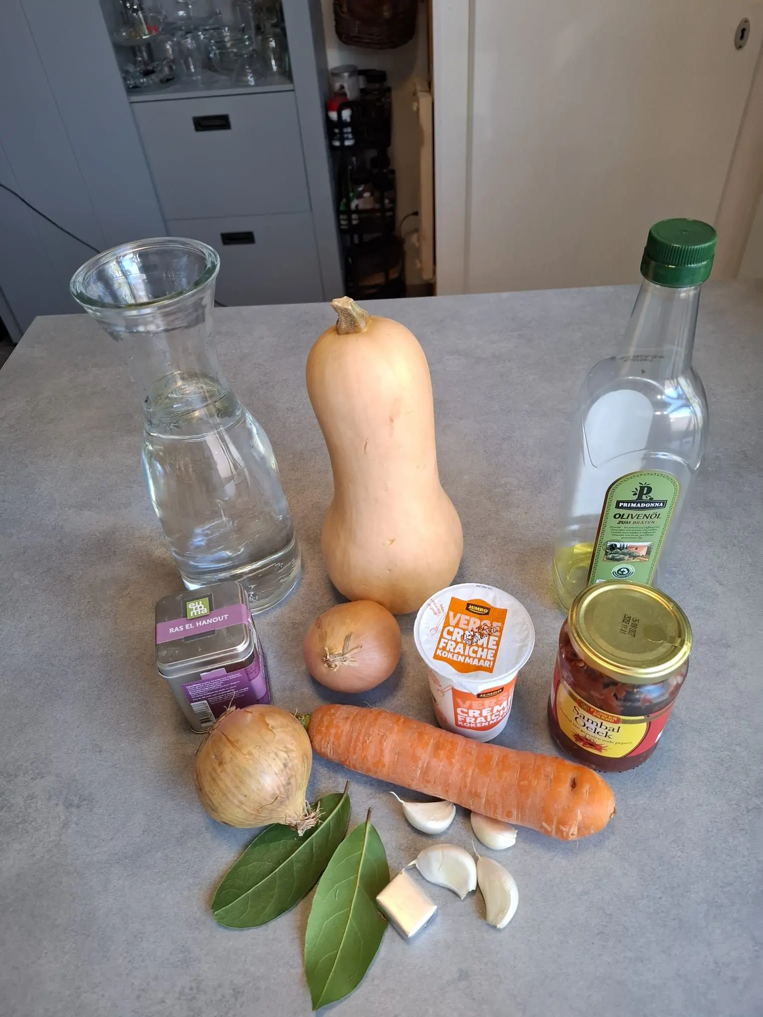 Ingrediënten (voor 4 personen) Pompoensoep met winterpee