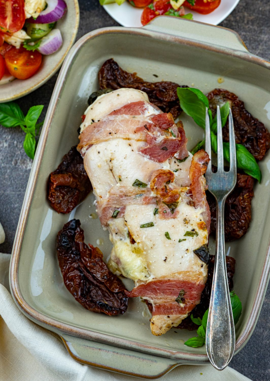 Gevulde kipfilet met mozzarella en gedroogde tomaten