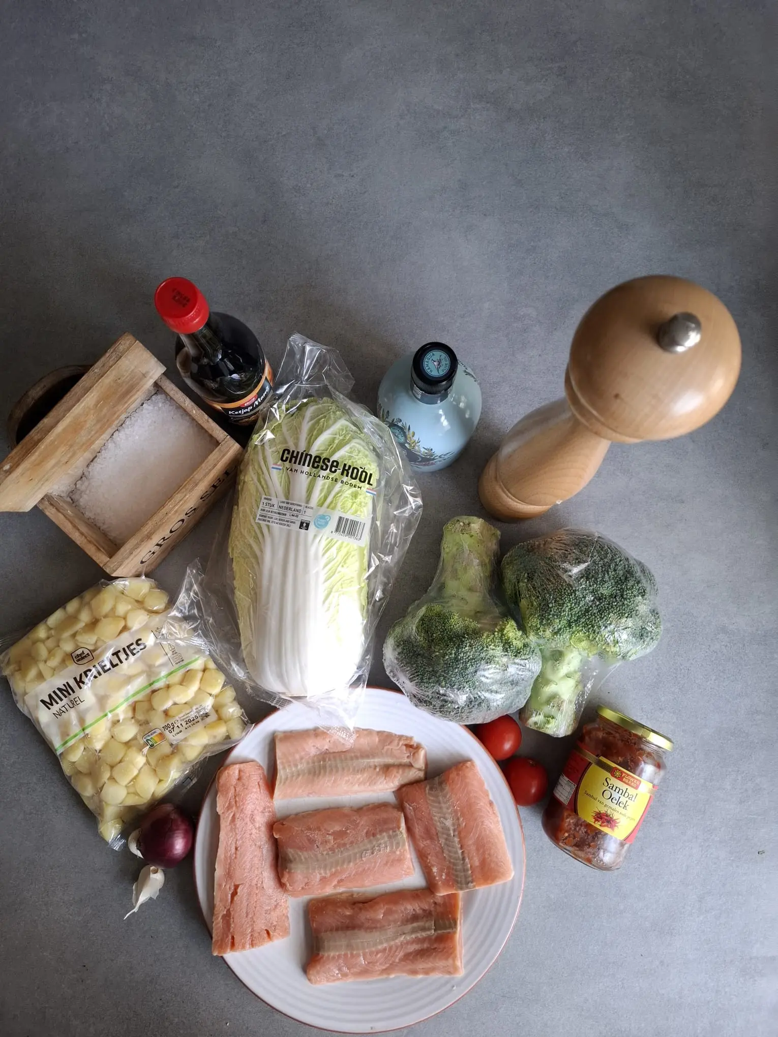 Ingrediënten (voor 3 à 4 personen) Zalm in marinade met minikrieltjes