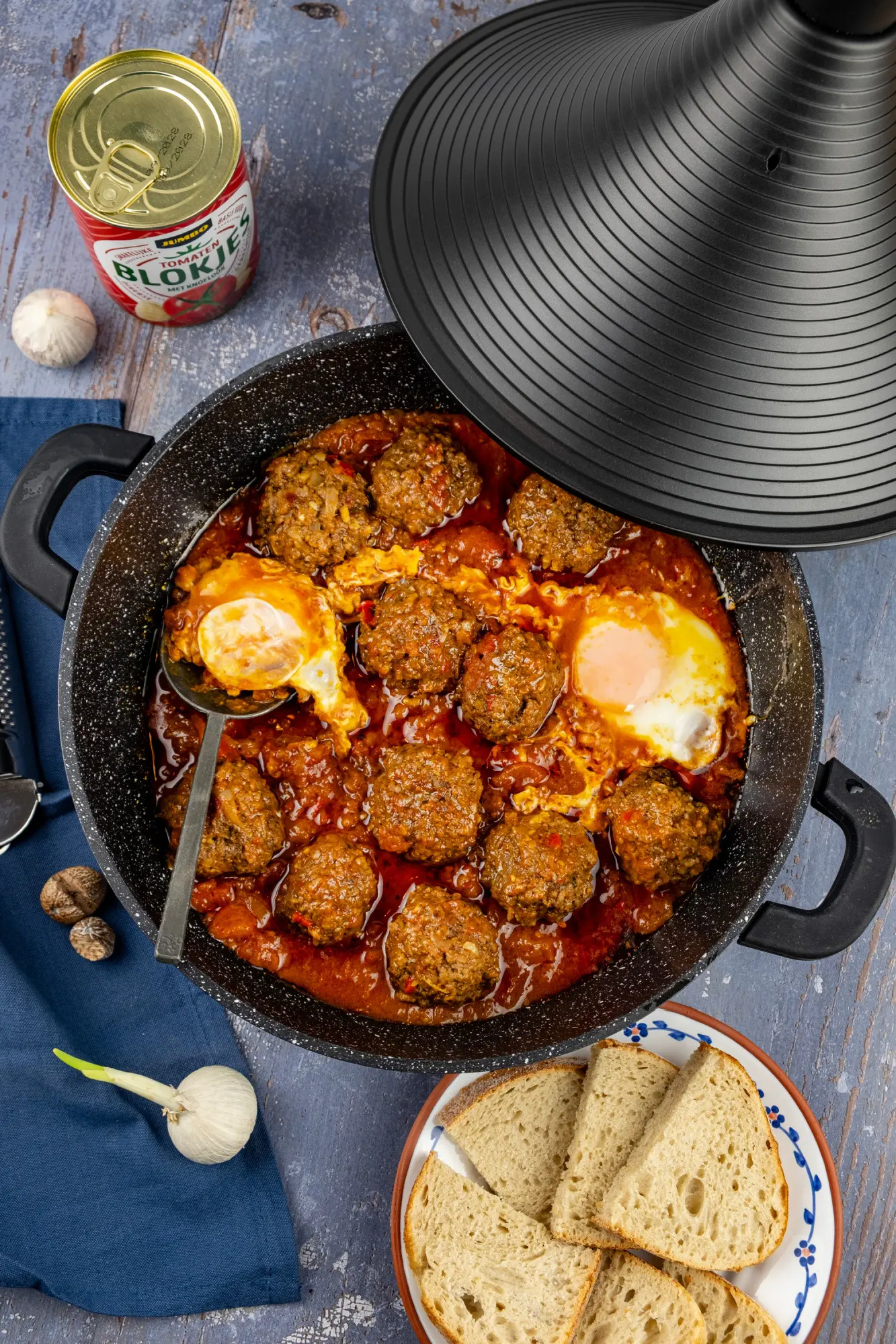 Gehaktballetjes in tomatensaus uit de tajine