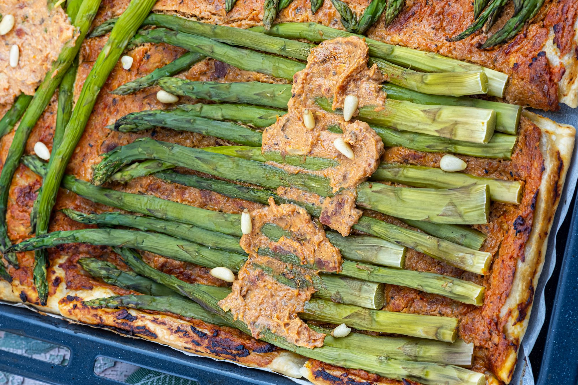 Groene asperges met bladerdeeg en pesto – Lente recept