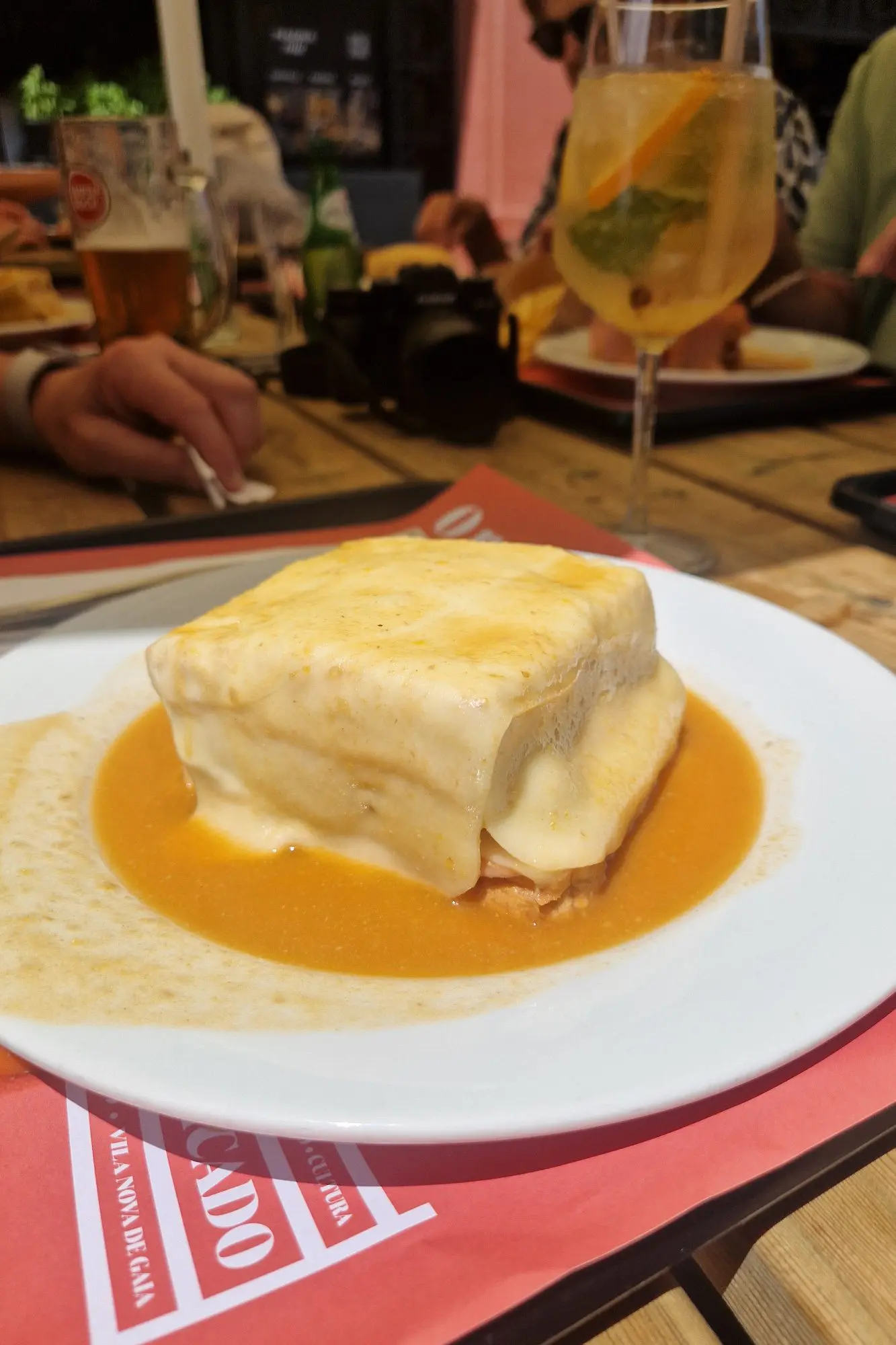 Francesinha is een traditioneel Portugees recept